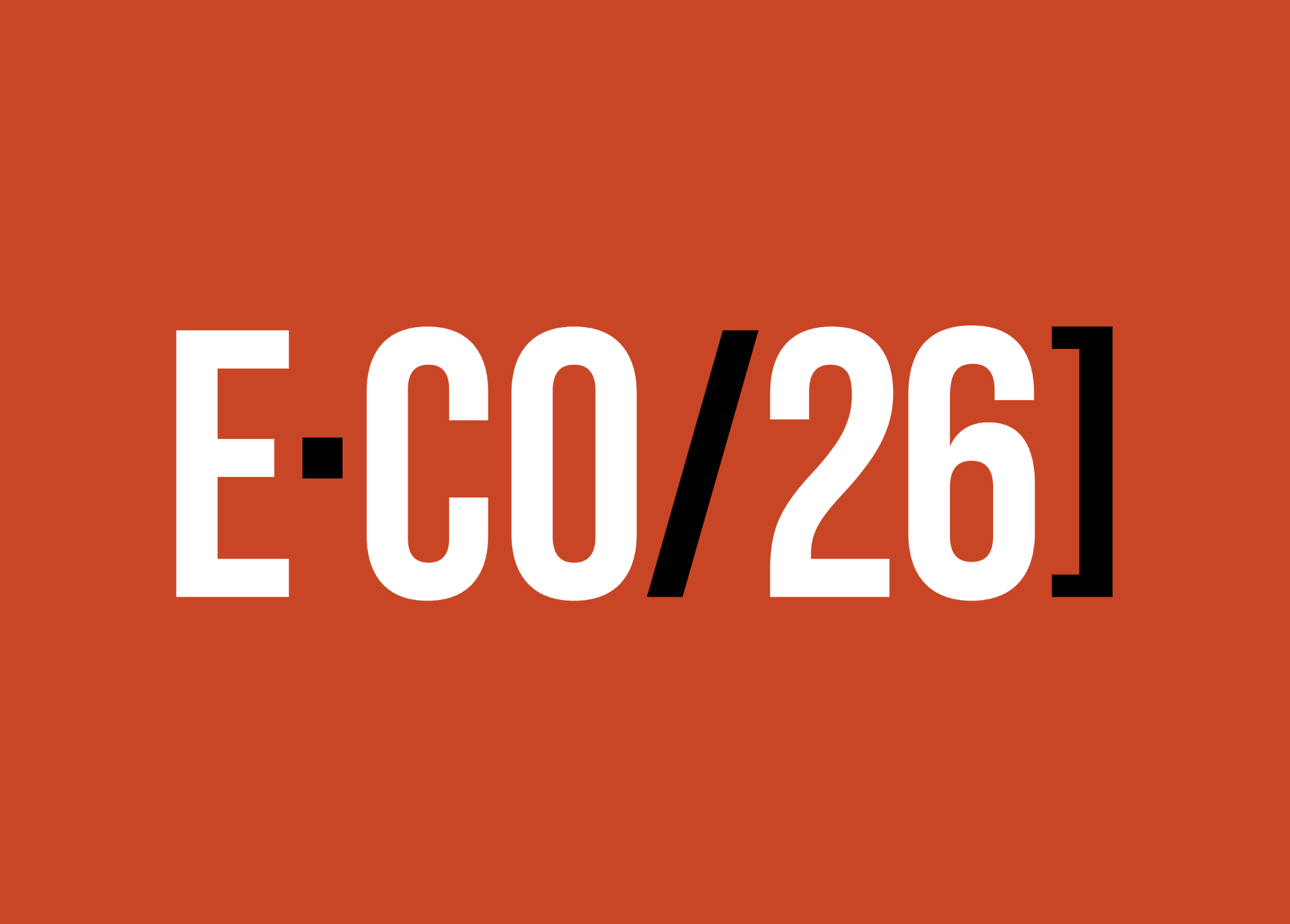 Sobre un fondo naranja se lee E·CO/ 26.