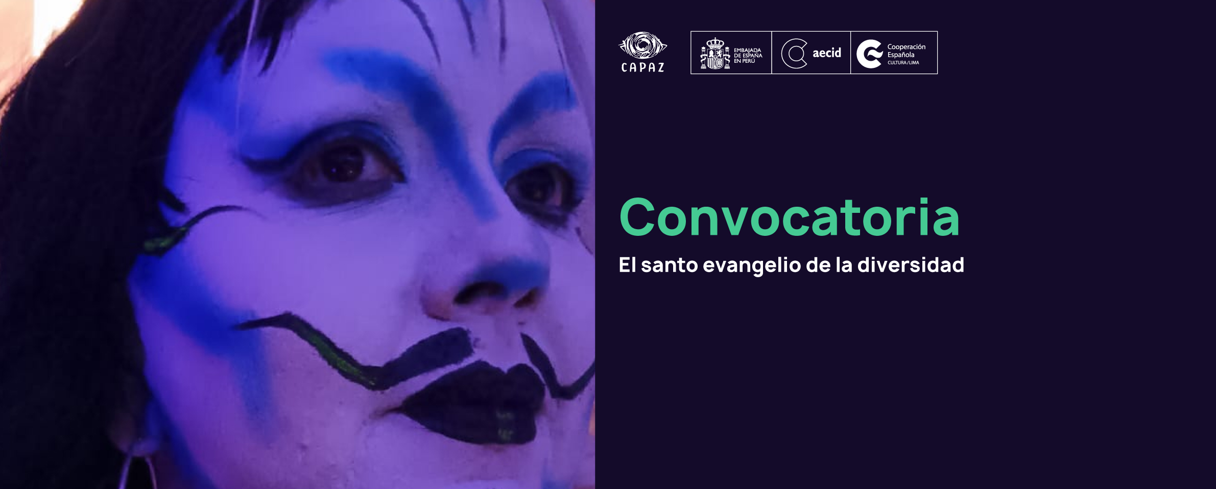 Foto del rostro de un personaje femenino maquillado de manera exagerada con bigotes, labios oscuros y cejas gruesas. Al costado, sobre un fondo negro y en letras verdes y blancas se lee Convocatoria El santo evangelio de la diversidad.