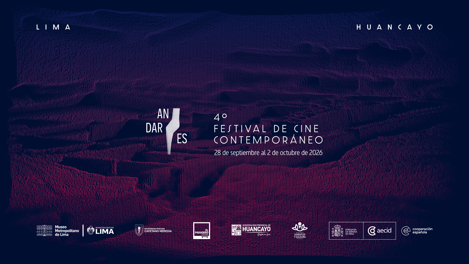 Sobre una foto del área de una huaca, trabajada en todos rojizos oscuros se lee Cuarto Festival de Cine Contemporáneo Andares, 28 de septiembre al 2 de octubre de 2026. En la esquina superior izquierda se lee Lima y en la derecha, Huancayo. En la parte inferior aparecen los logos del Museo Metropolitano de Lima la Municipalidad de Lima, la Universidad Cayetano Heredia, El Paradero Cultural, la Municipalidad de Huancayo, el Instituto de la Juventud y Cultura de Huancayo y el CCE Lima.